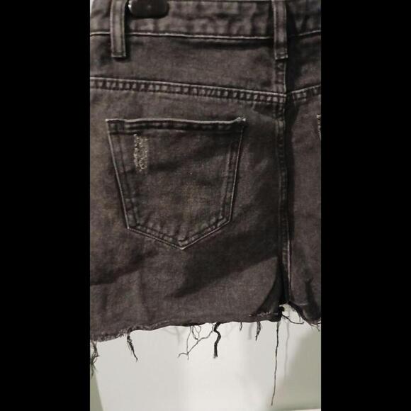 PrettyLittleThing Black Wash Distressed Denim Shorts Frayed Hem Casual - Picture 8 of 8